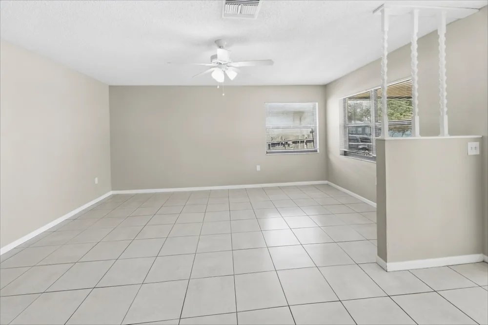 Saint Petersburg House: 554 Freeport Ave N,