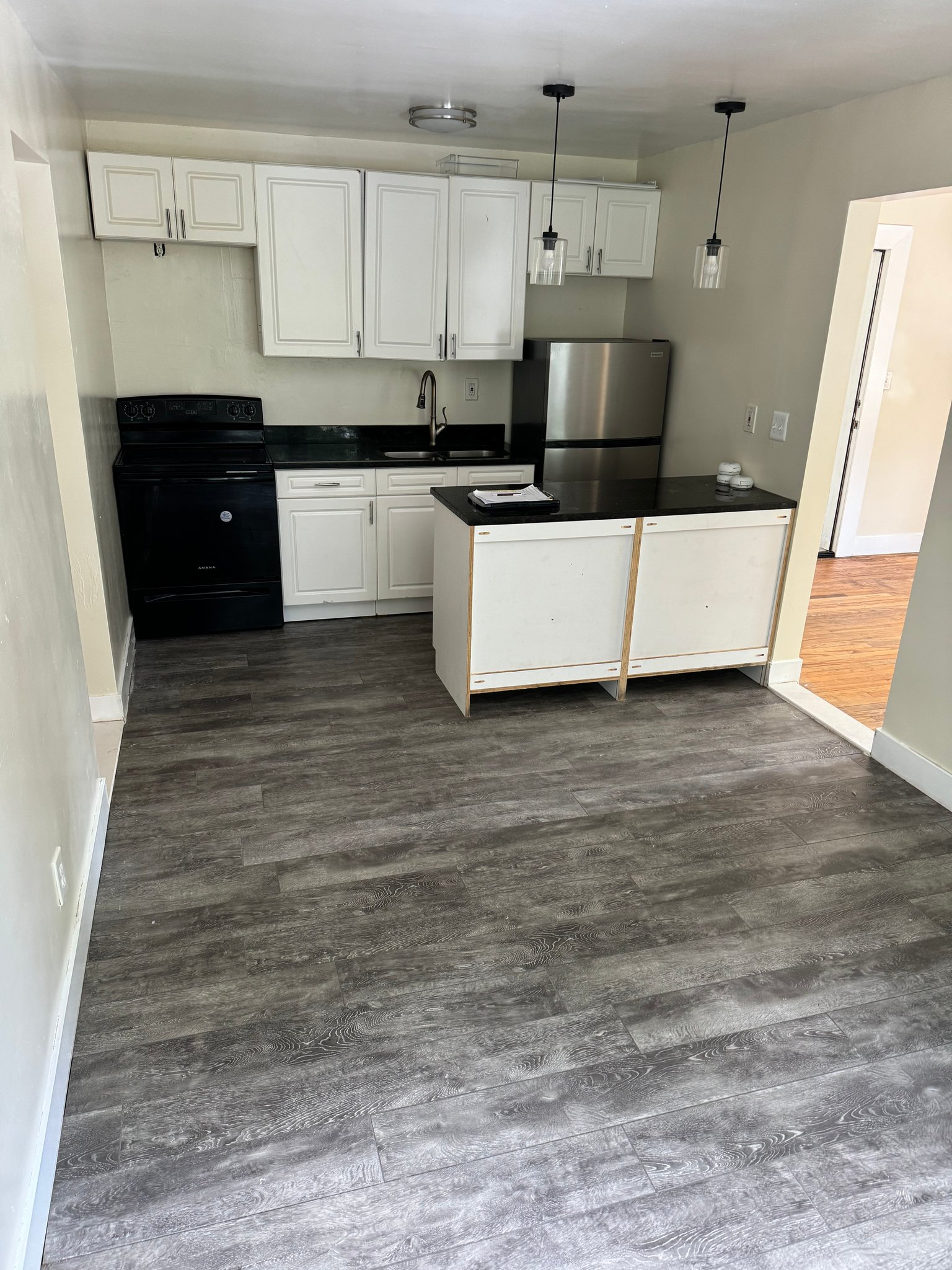 Monticello Apartment: 32 Starr Ave