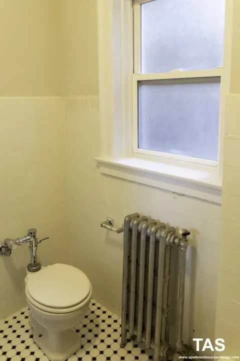 Chicago Apartment: 6748 North Ashland Avenue #202 Chicago, IL 60626