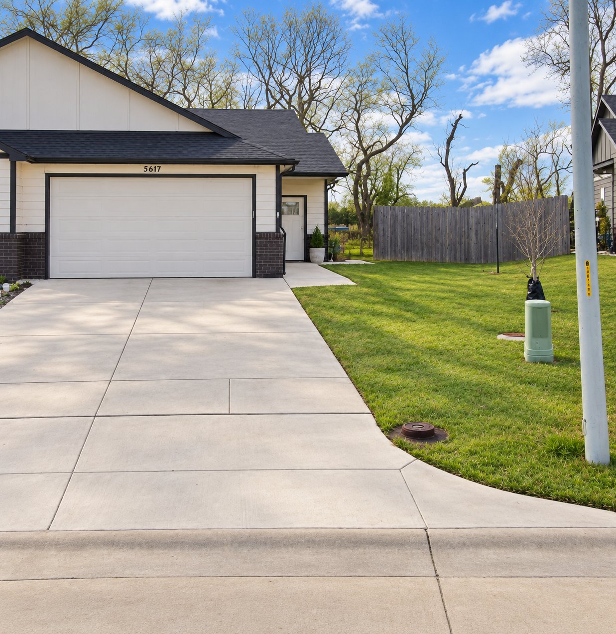 Bel Aire Townhome: 5697 E Bristol St.