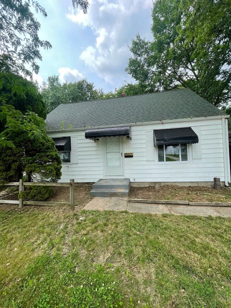 Euclid House: 720 E 258th St