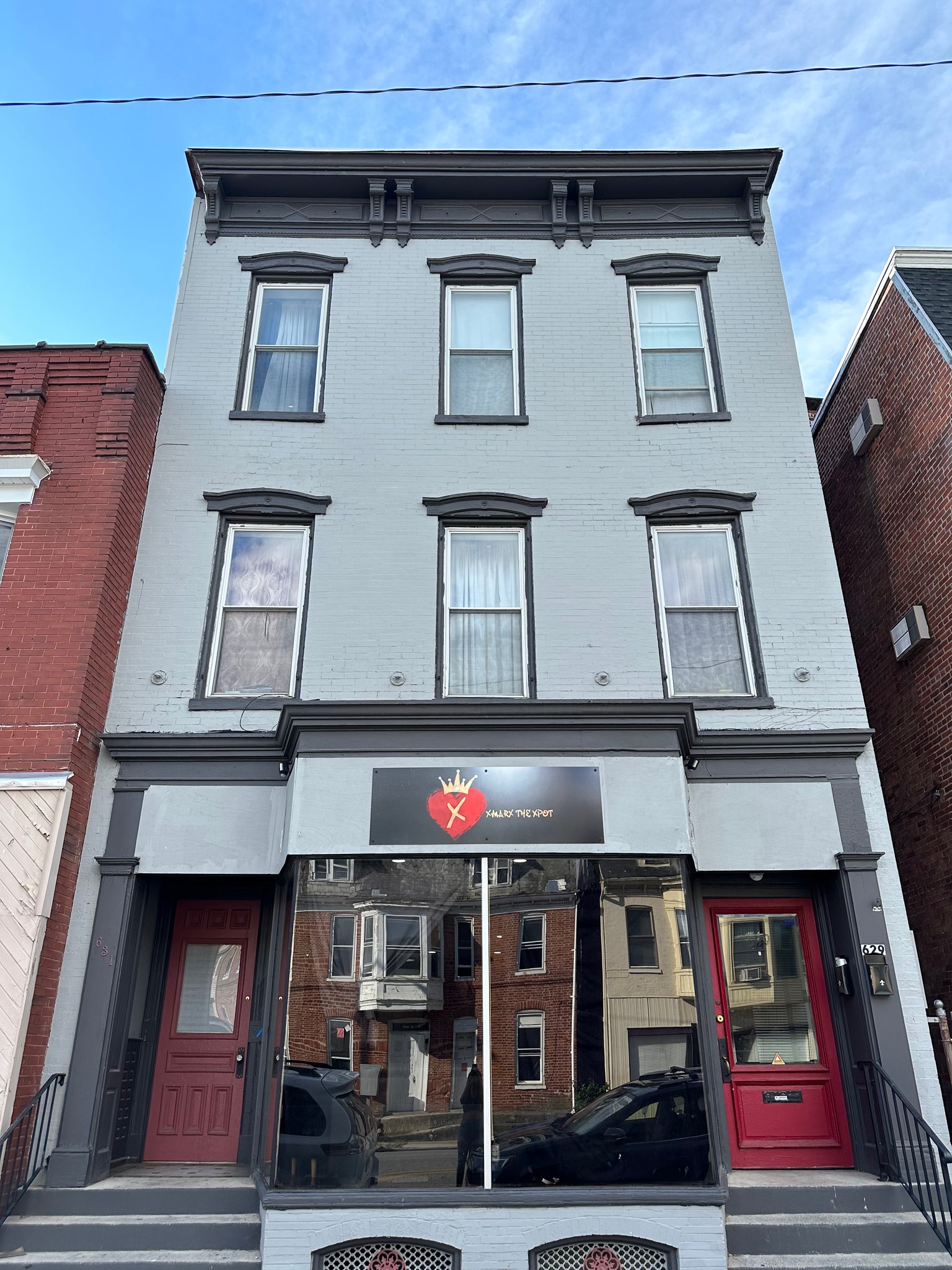 York Apartment: 631 west market 2nd floor
