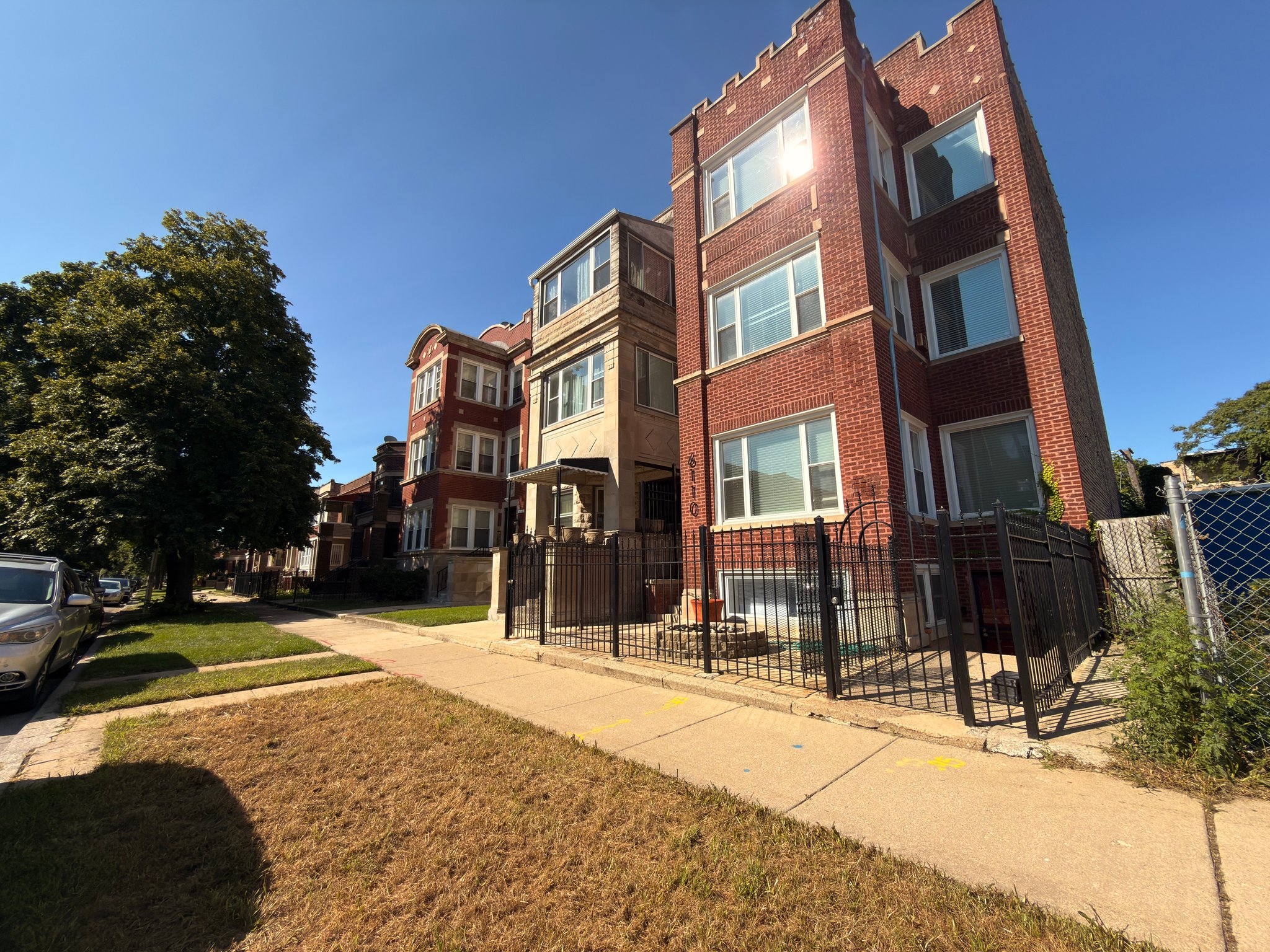 Chicago Apartment: 6110 S Saint Lawrence Ave