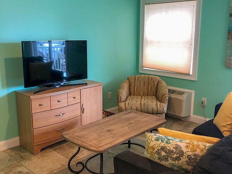 Hampton Condo: 18 Ocean Blvd