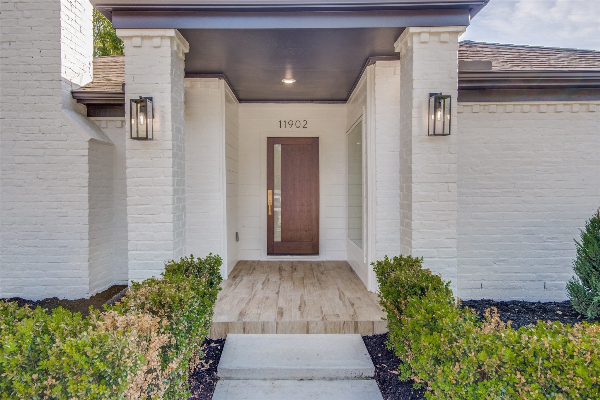 Houston House: 11902 Westmere Dr
