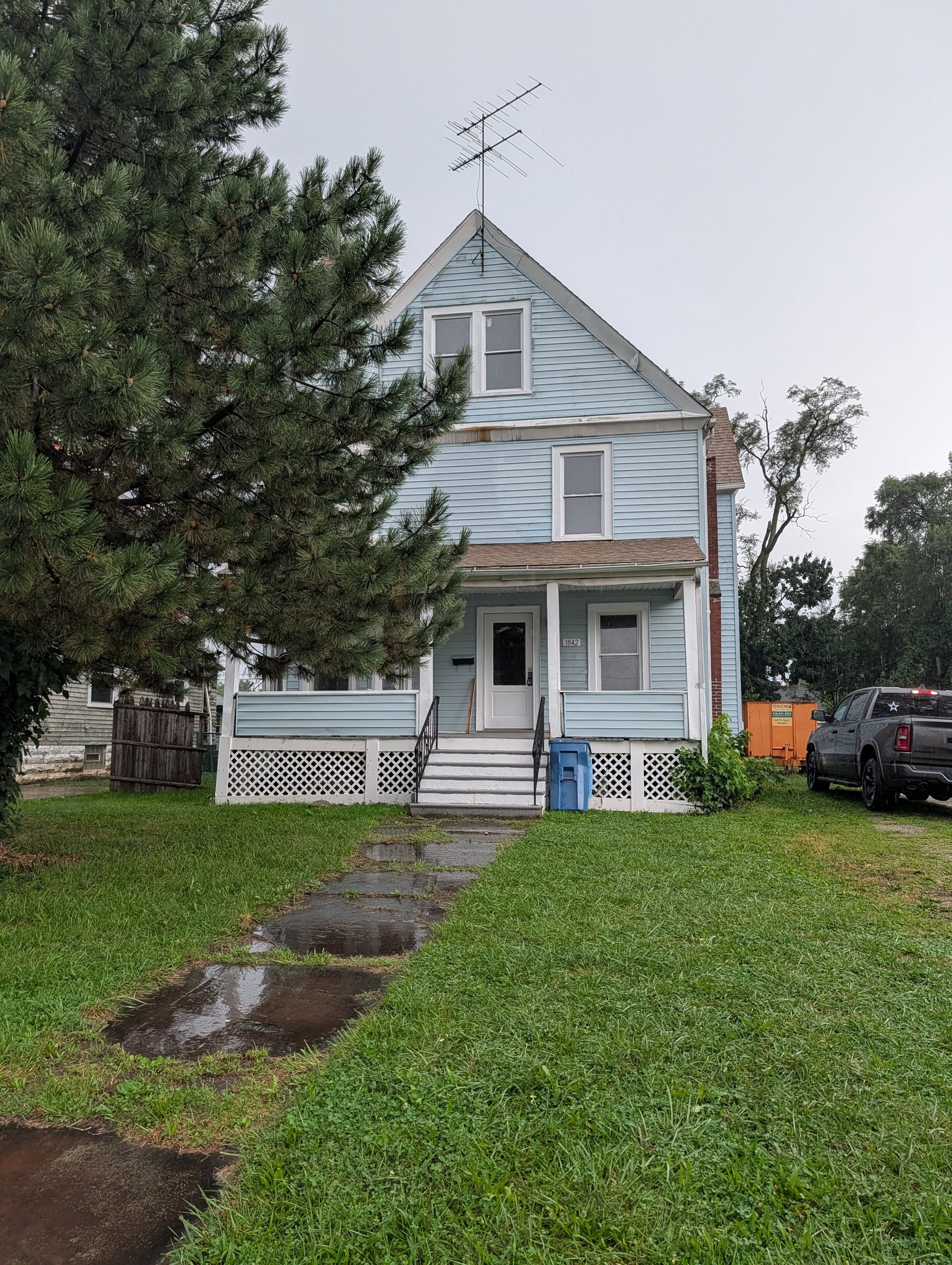 Lorain House: 1842 E 31st St