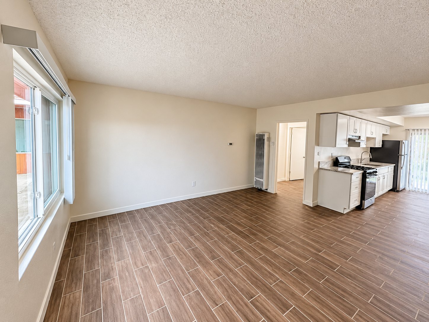 Paramount Apartment: 14026 Paramount Blvd