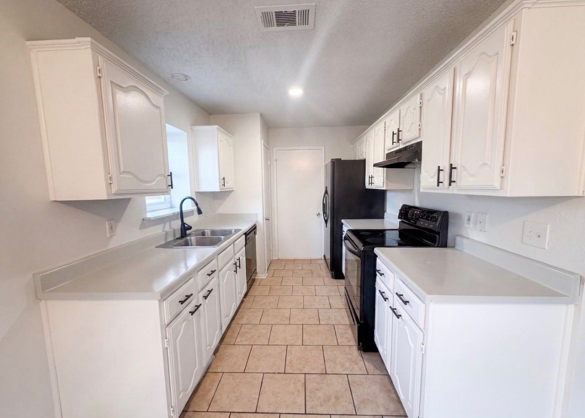 Copperas Cove House: 106 Nelson Dr Copperas Cove, TX 76522