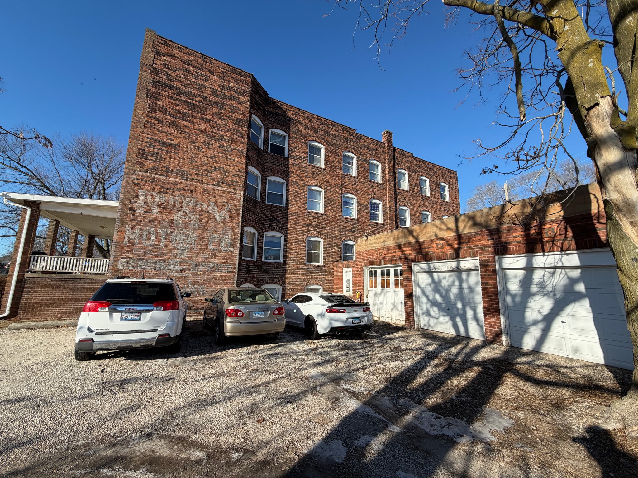 East Moline Apartment: 551 15th Ave