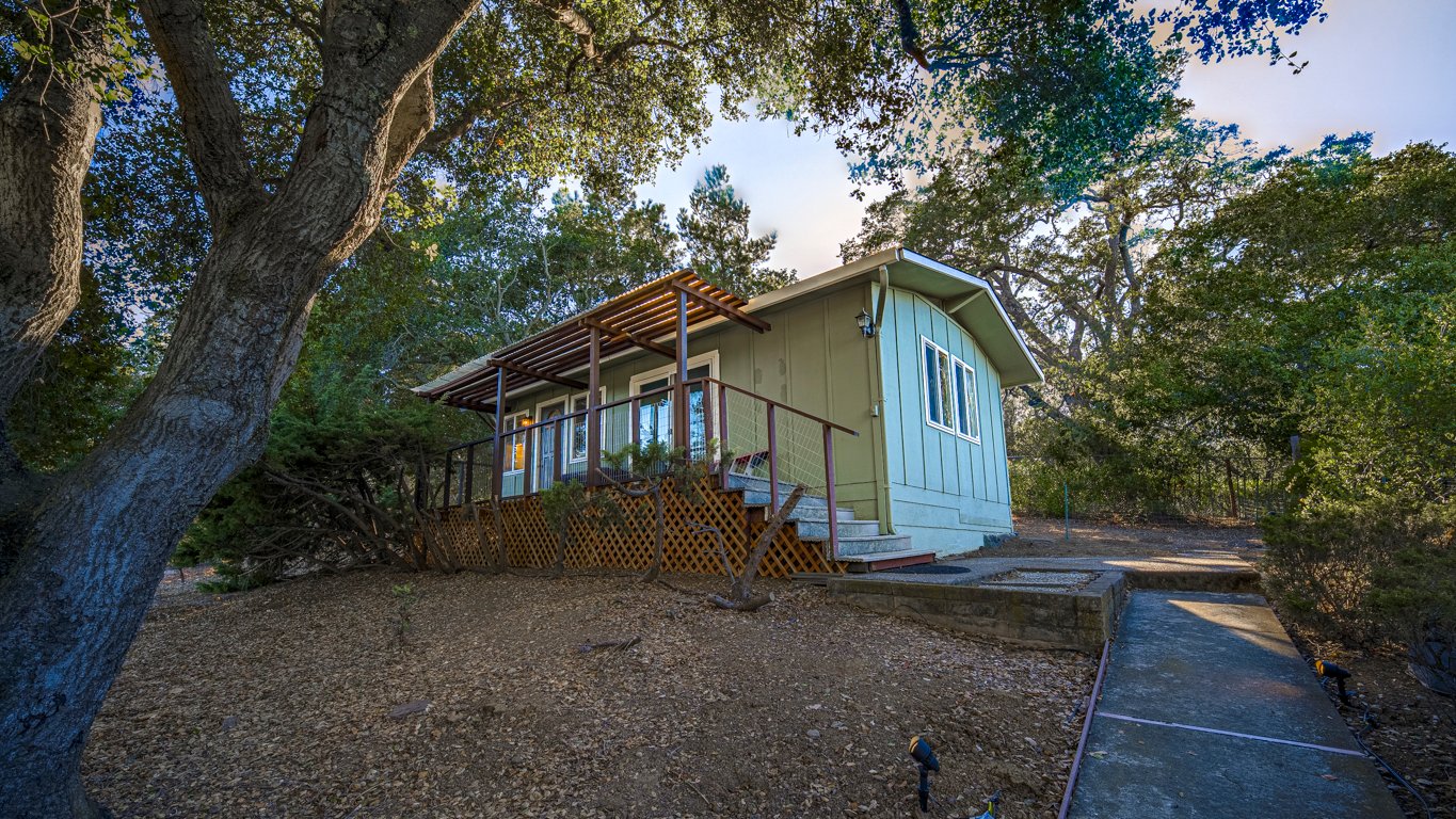 Saratoga House: 14222 Chester Ave