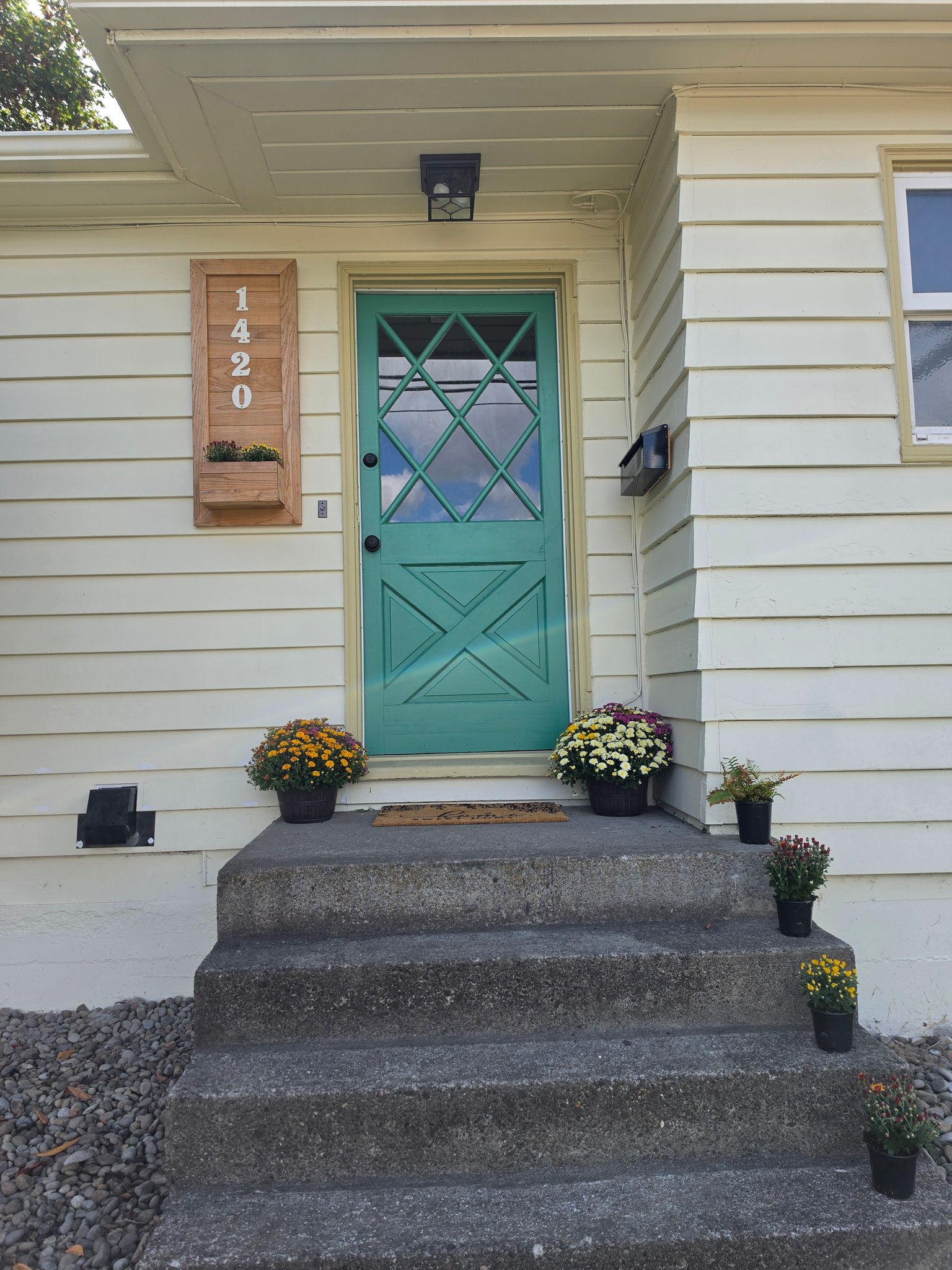 Salem House: 1420 Madrona Ave SE