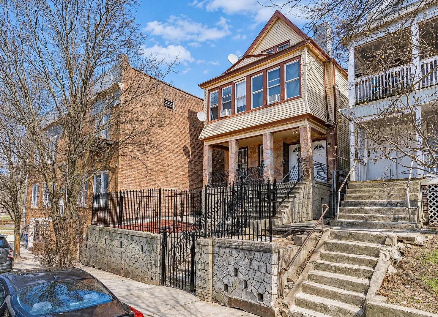 Newark Apartment: 402 S 15th St