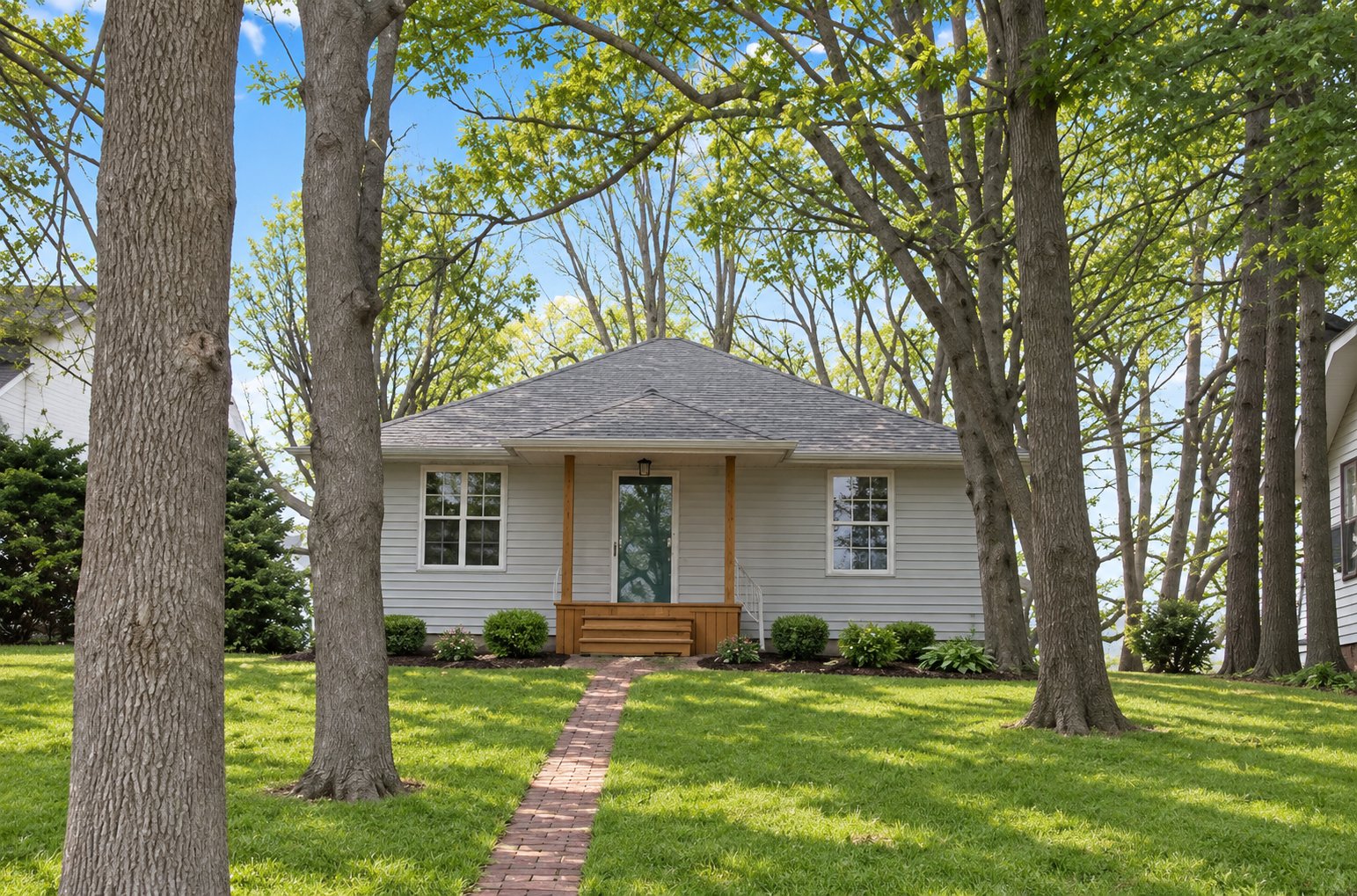 Indianapolis House: 333 N Devon Avenue