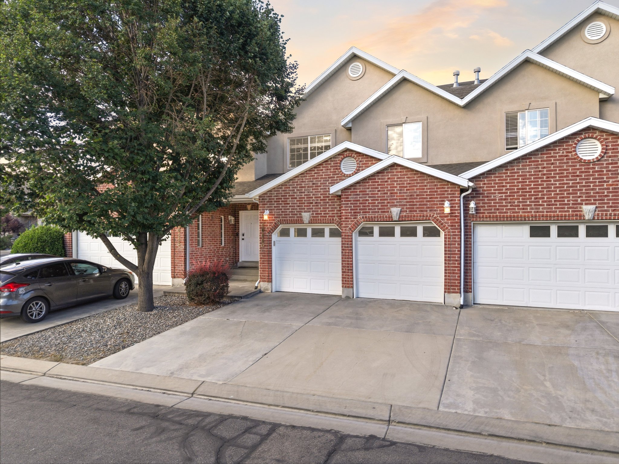 South Jordan Townhome: 10445 Sage Creek Road