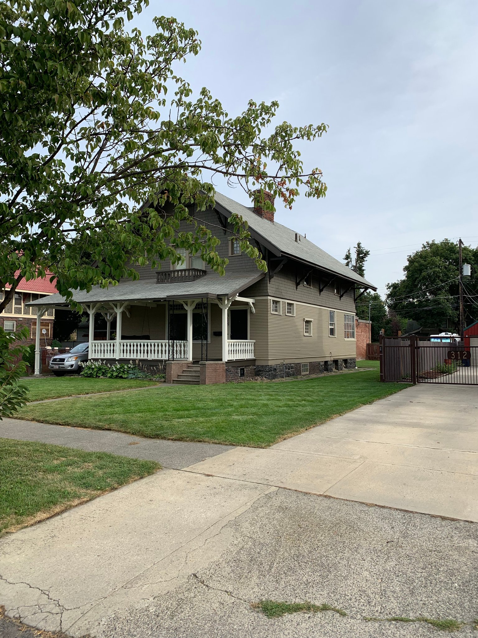 Spokane House: 318 E Augusta Ave