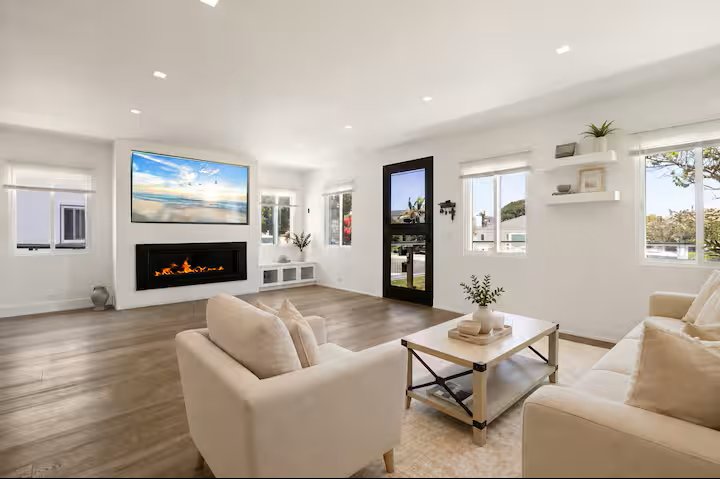 El Segundo House: 654 W Sycamore Ave