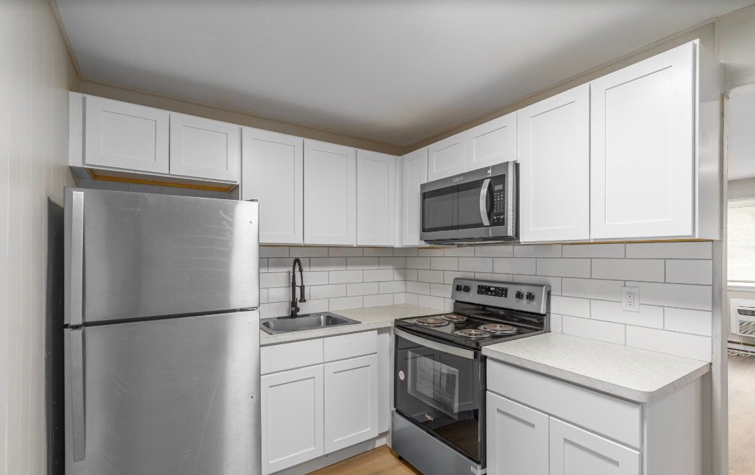Stratford Apartment: 319 Columbia Ave