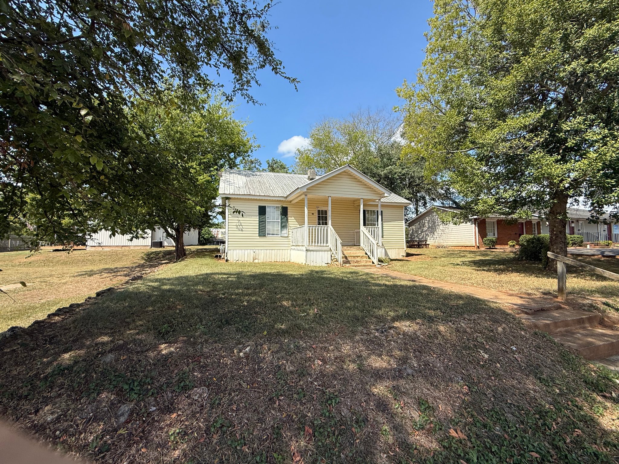 Adairsville House: 319 North Main Street