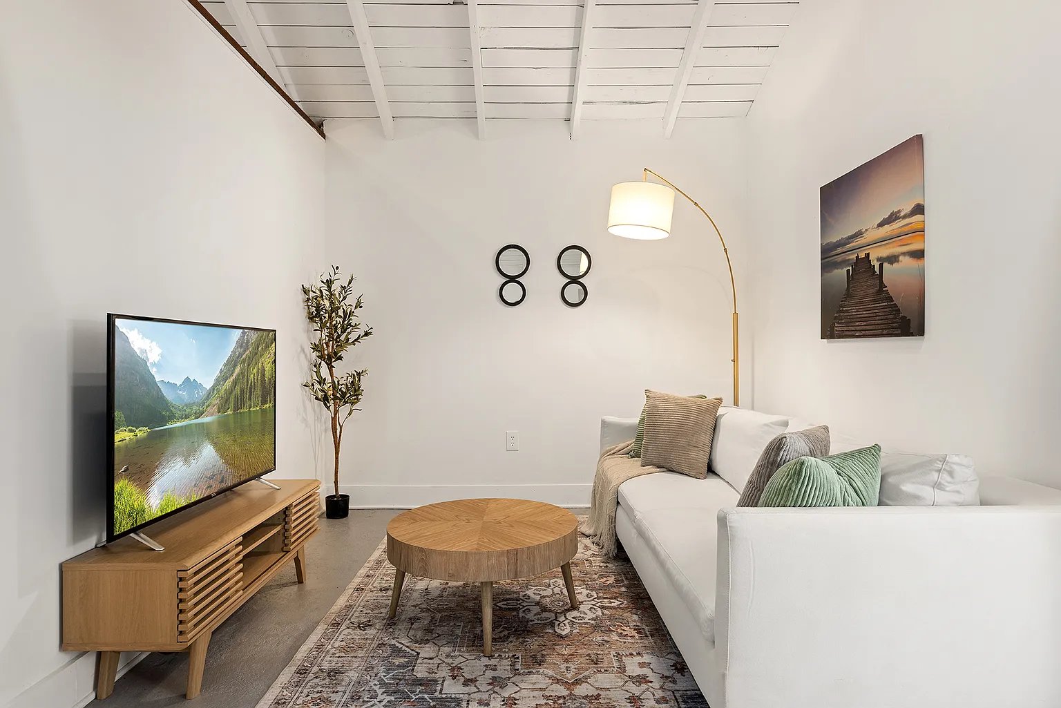 Inglewood Single Room: 619 W Kelso St