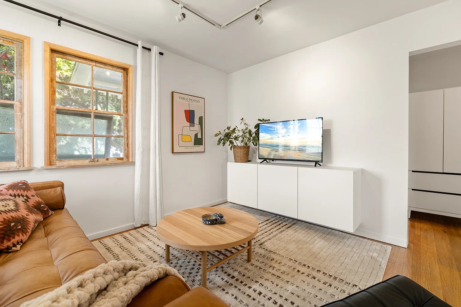 Los Angeles House: 8327 Wiley Post Ave