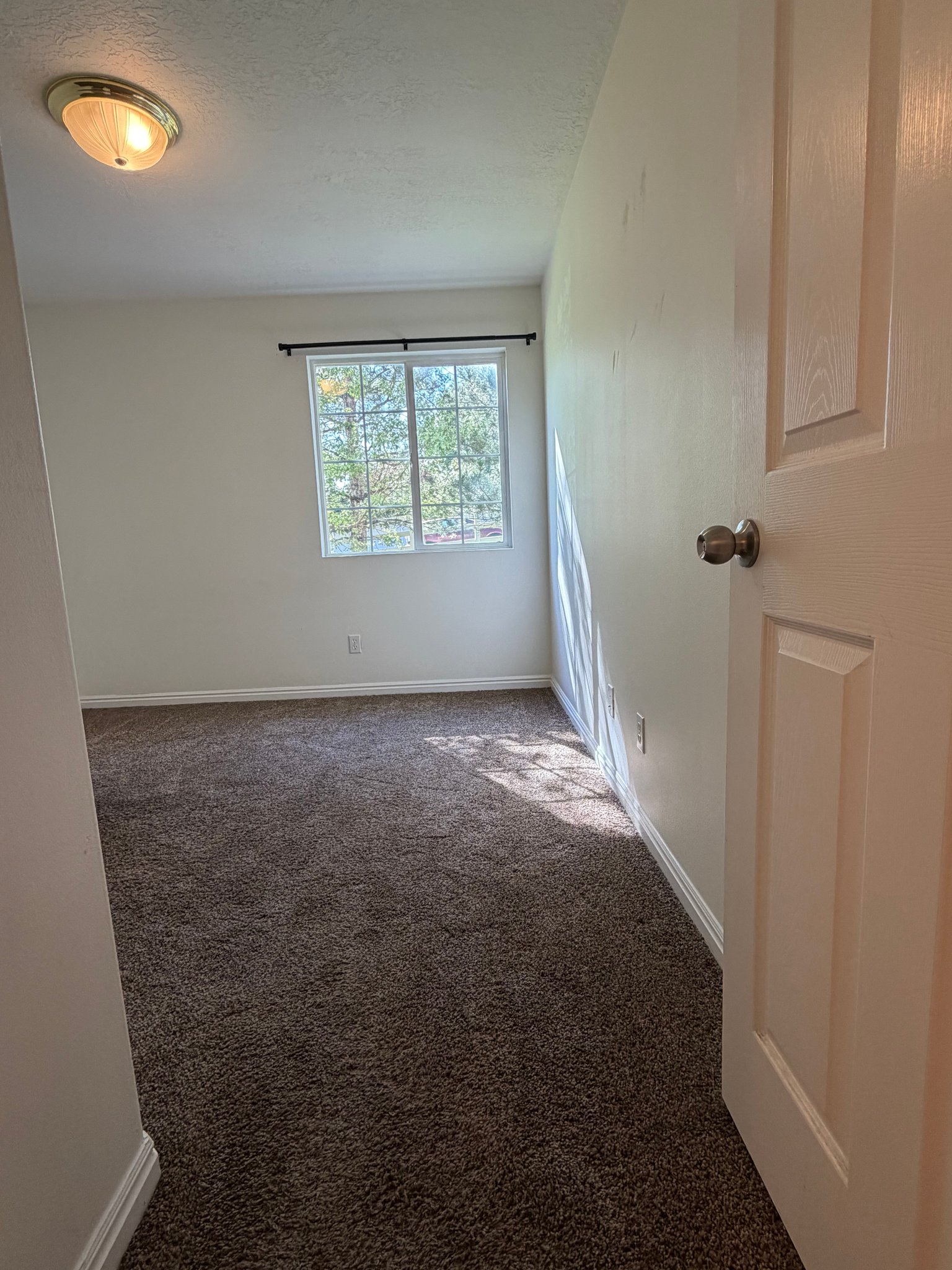 Saratoga Springs Single Room: 2123 N Morning Star Dr