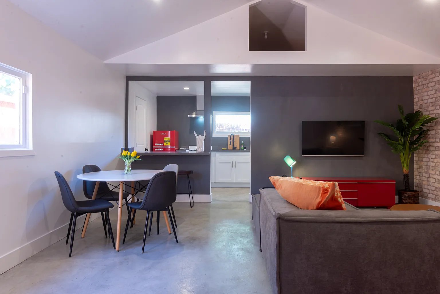 Inglewood Single Room: 11008 1/2 S Mansel Ave