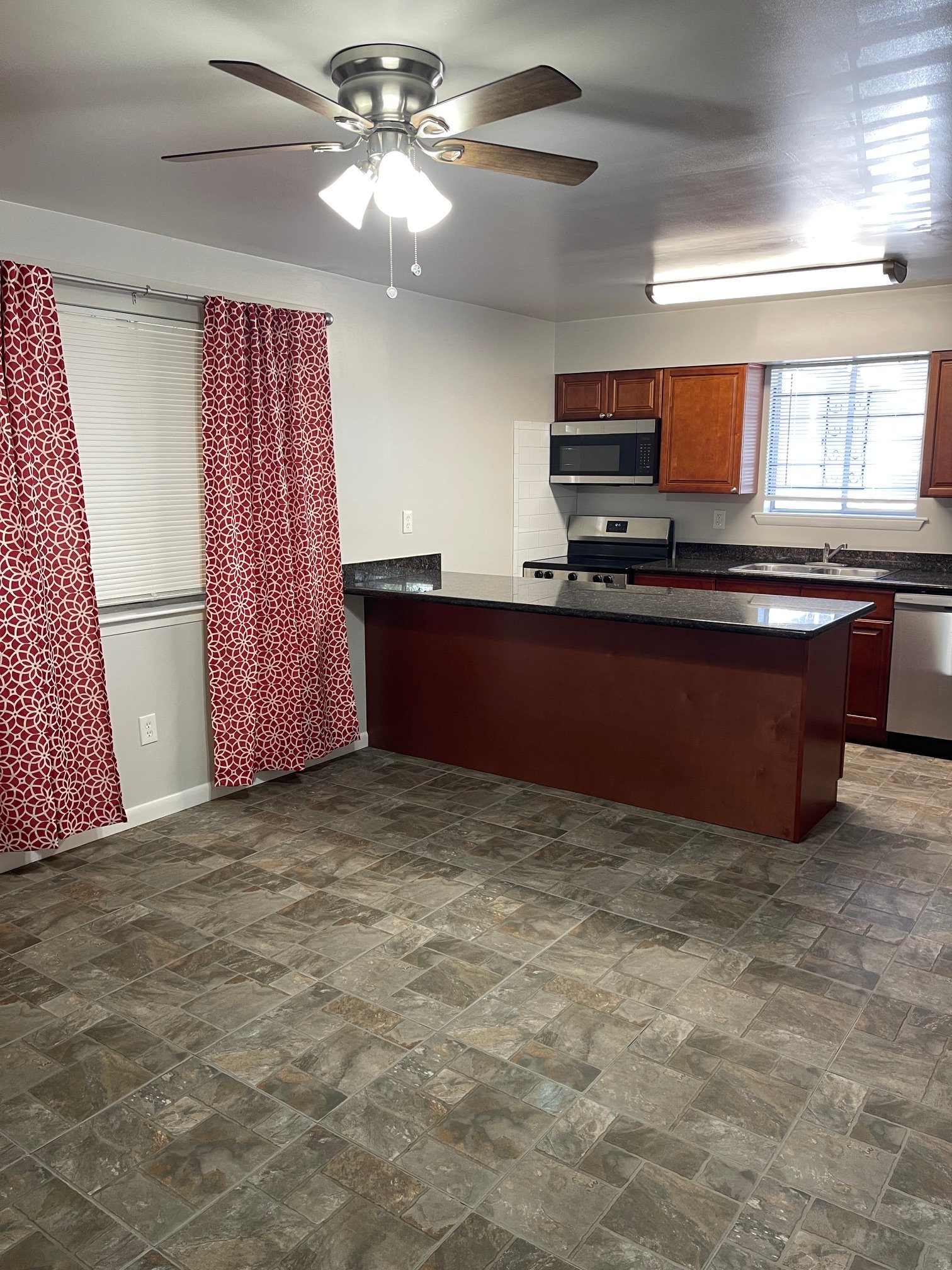 New Orleans Apartment: 2525 Annunciation St.