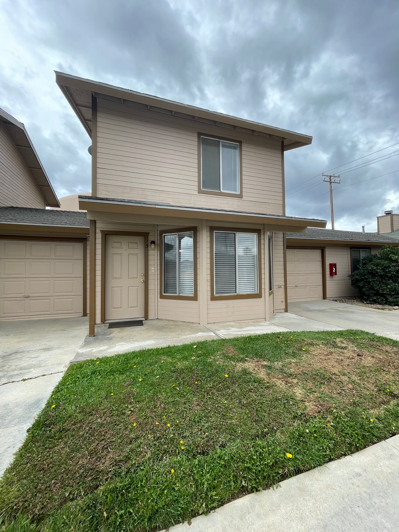 Tehachapi Multiplex: 1431 Cimarron Ct