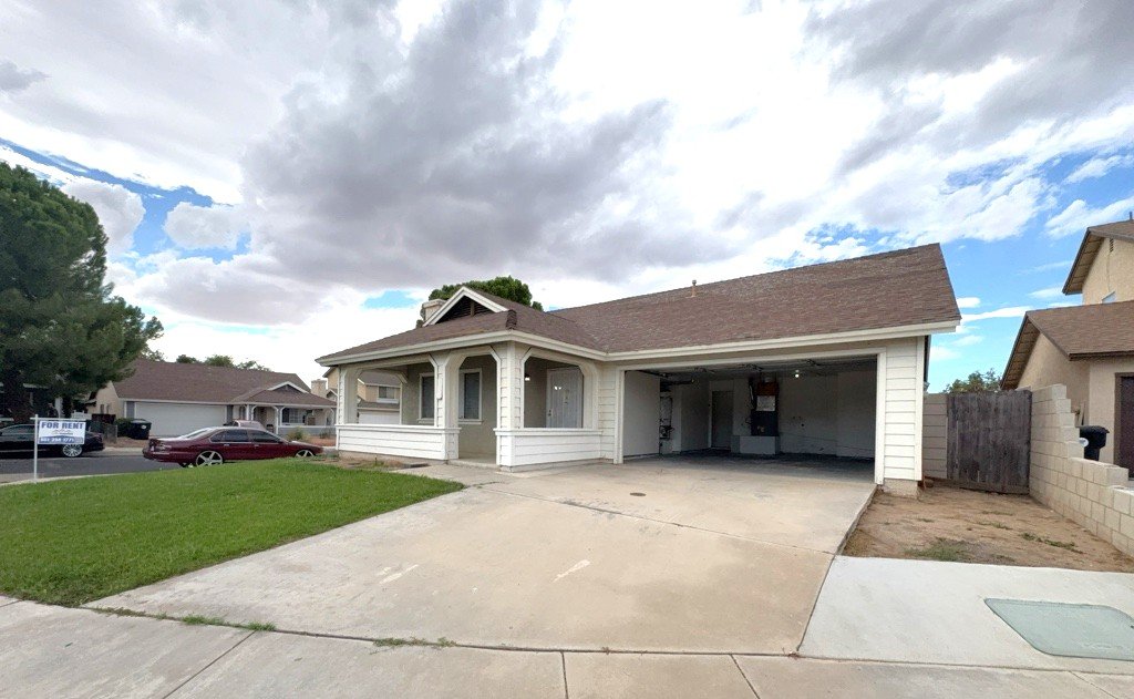 Victorville House: 13654 Opal Cir
