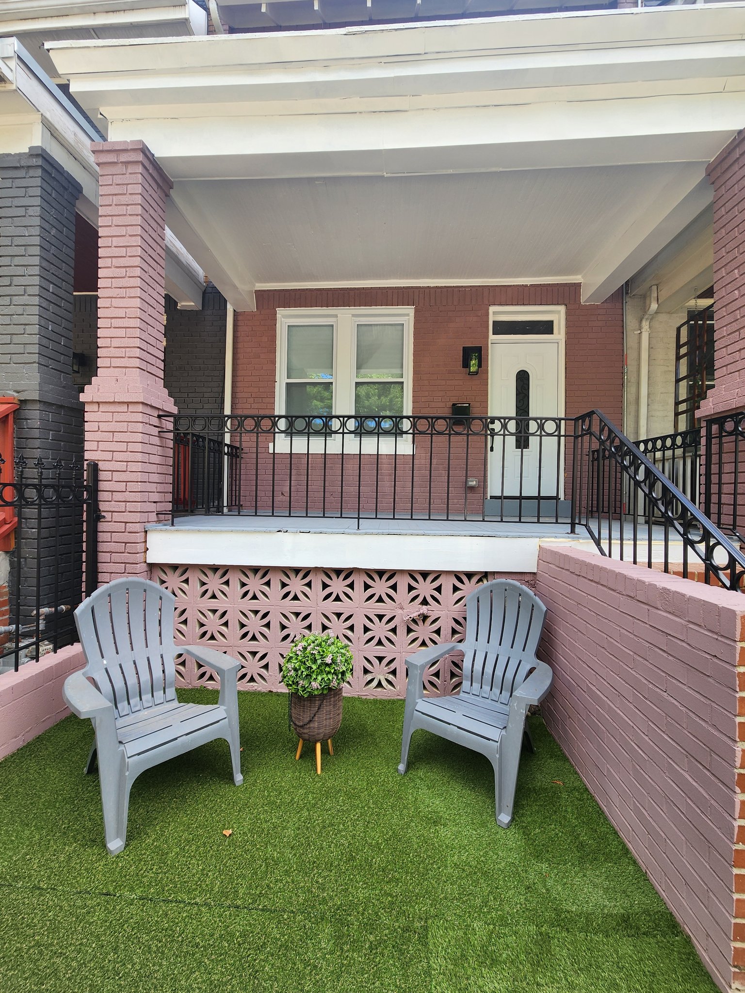 Washington House: 1223 Staples Street NE