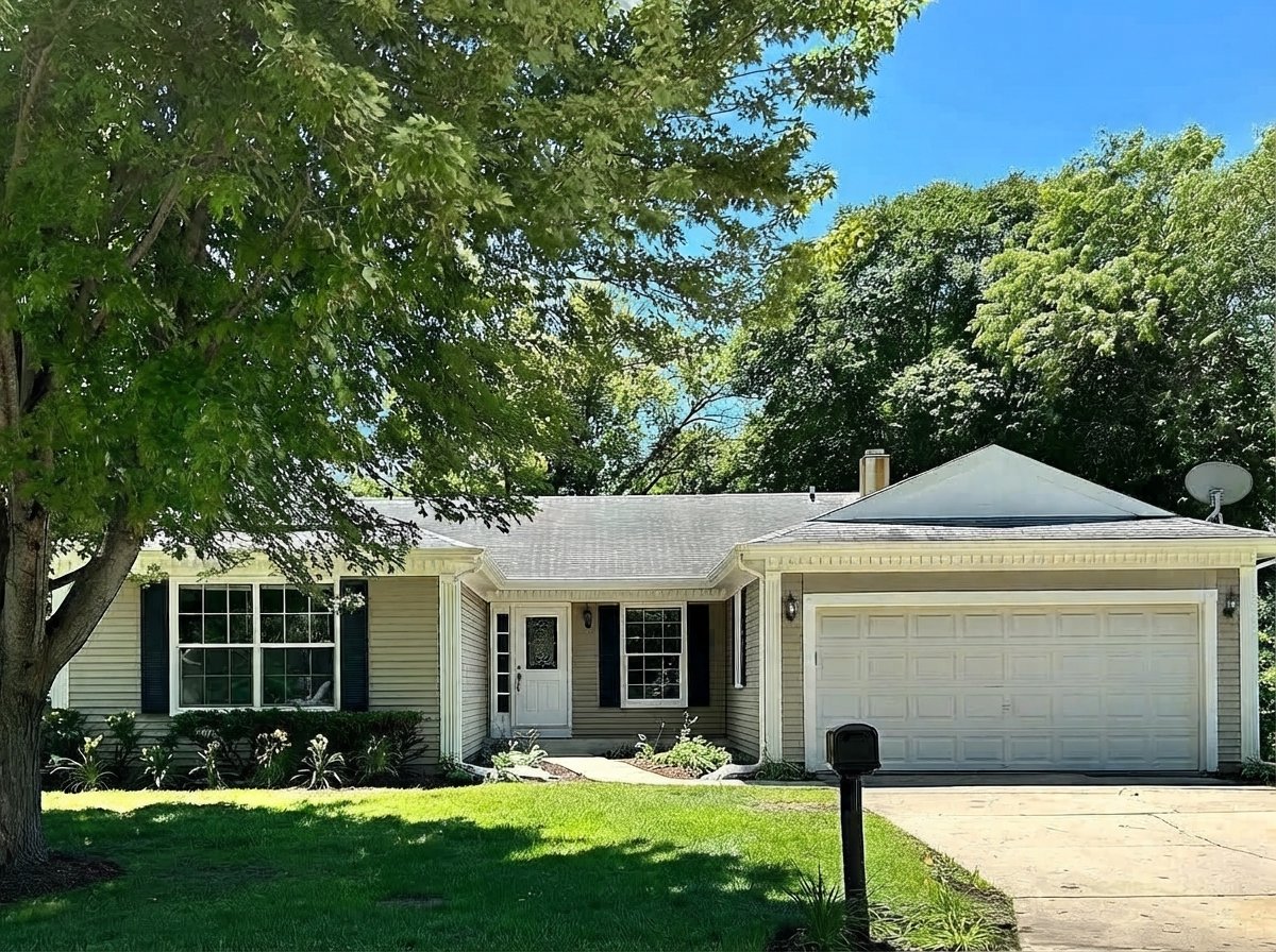 Vernon Hills House: 1 Lexington Dr