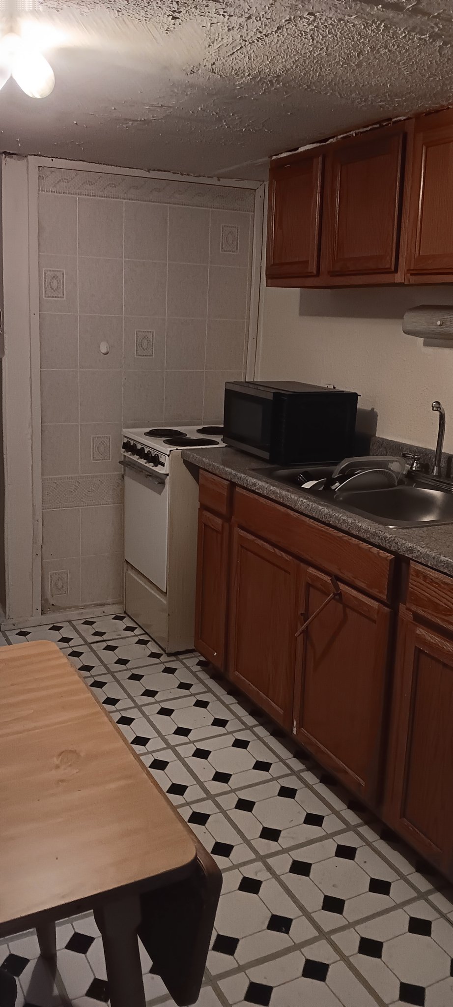 Huntington Apartment: 820 9th St W