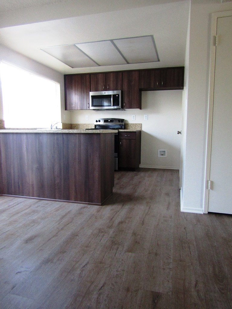 Glendora Apartment: 209 N Pennsylvania Avenue