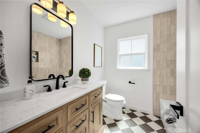Lakewood House: 6112 Freckles Rd