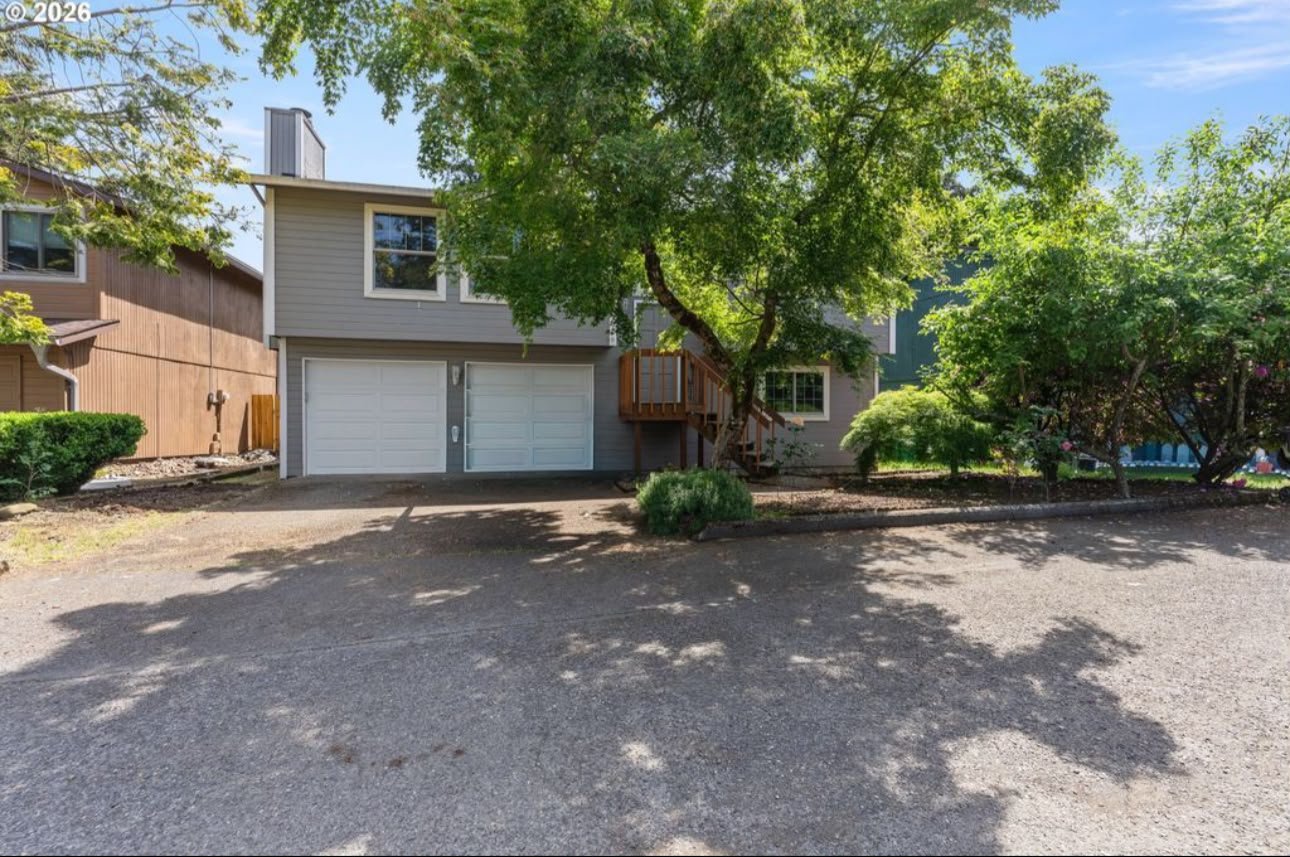 Portland House: 13920 SE Bush St