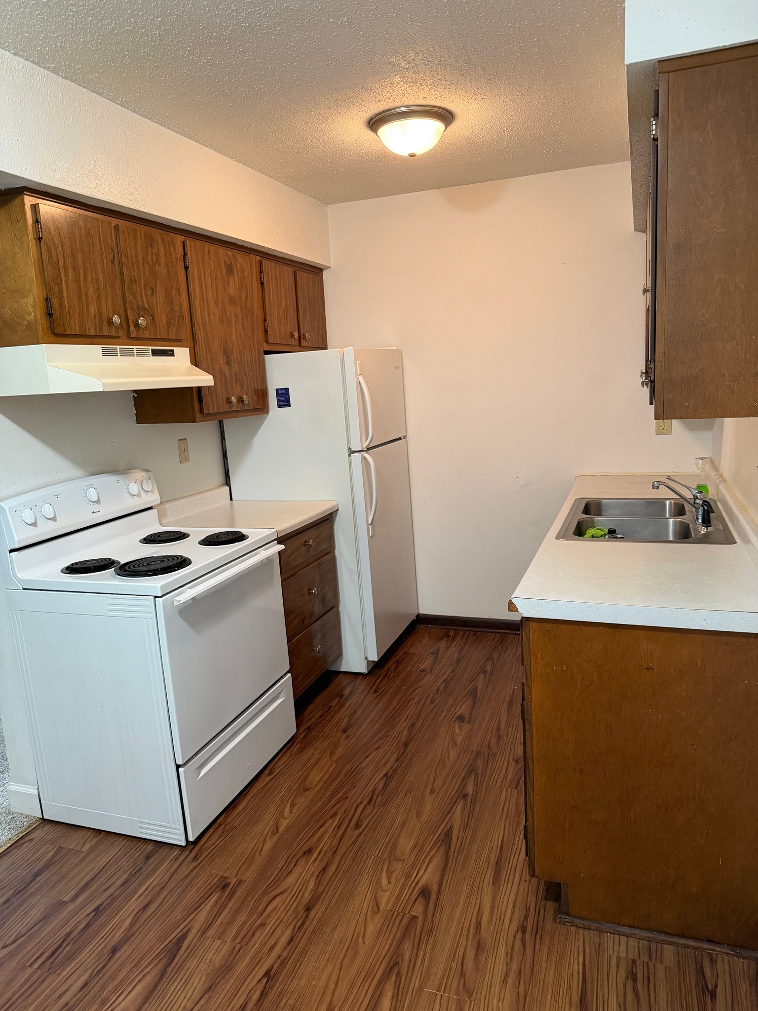 Waterloo Apartment: 1110 Doreen Ave