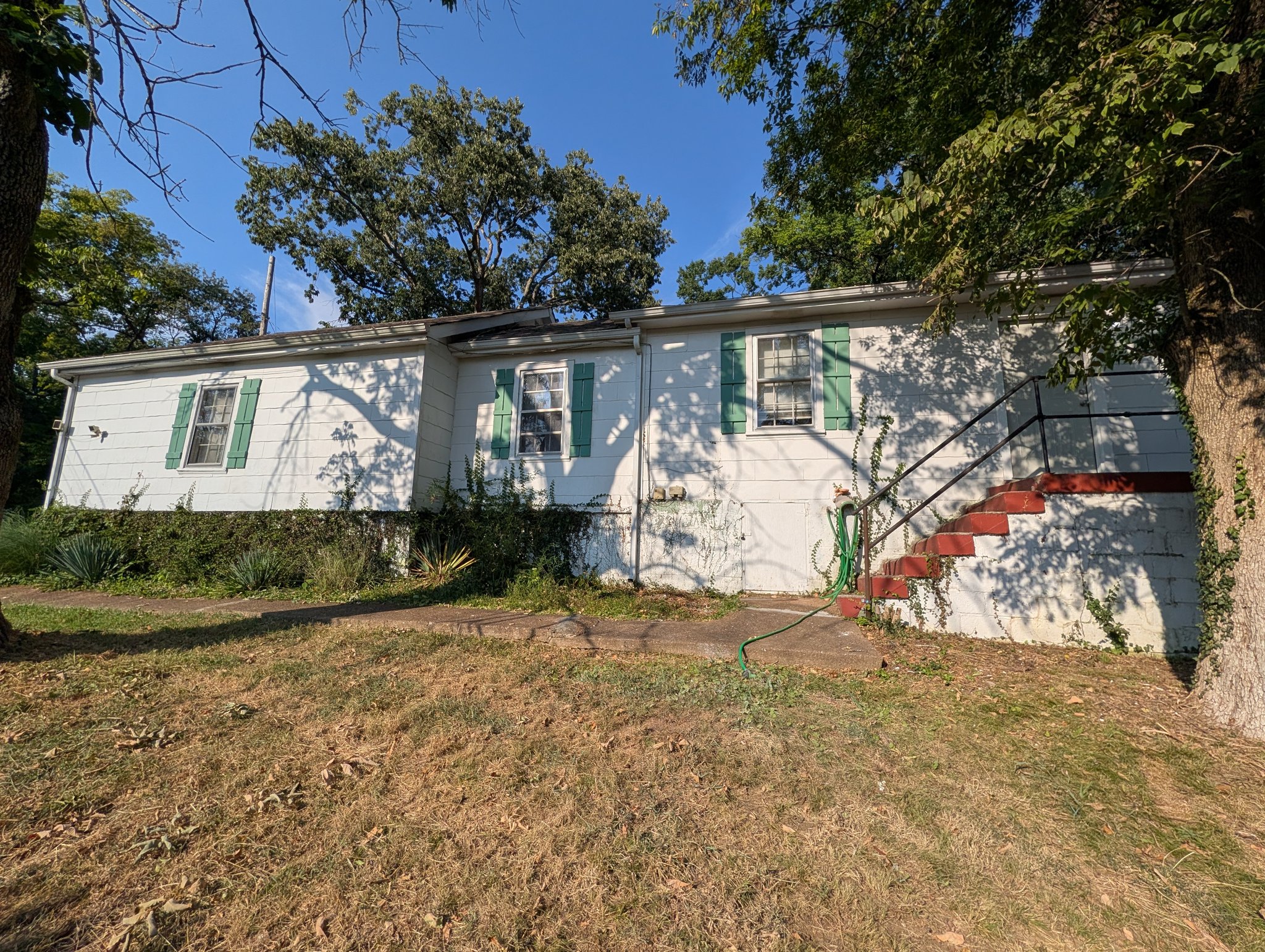 Madison House: 820 Due West Ave