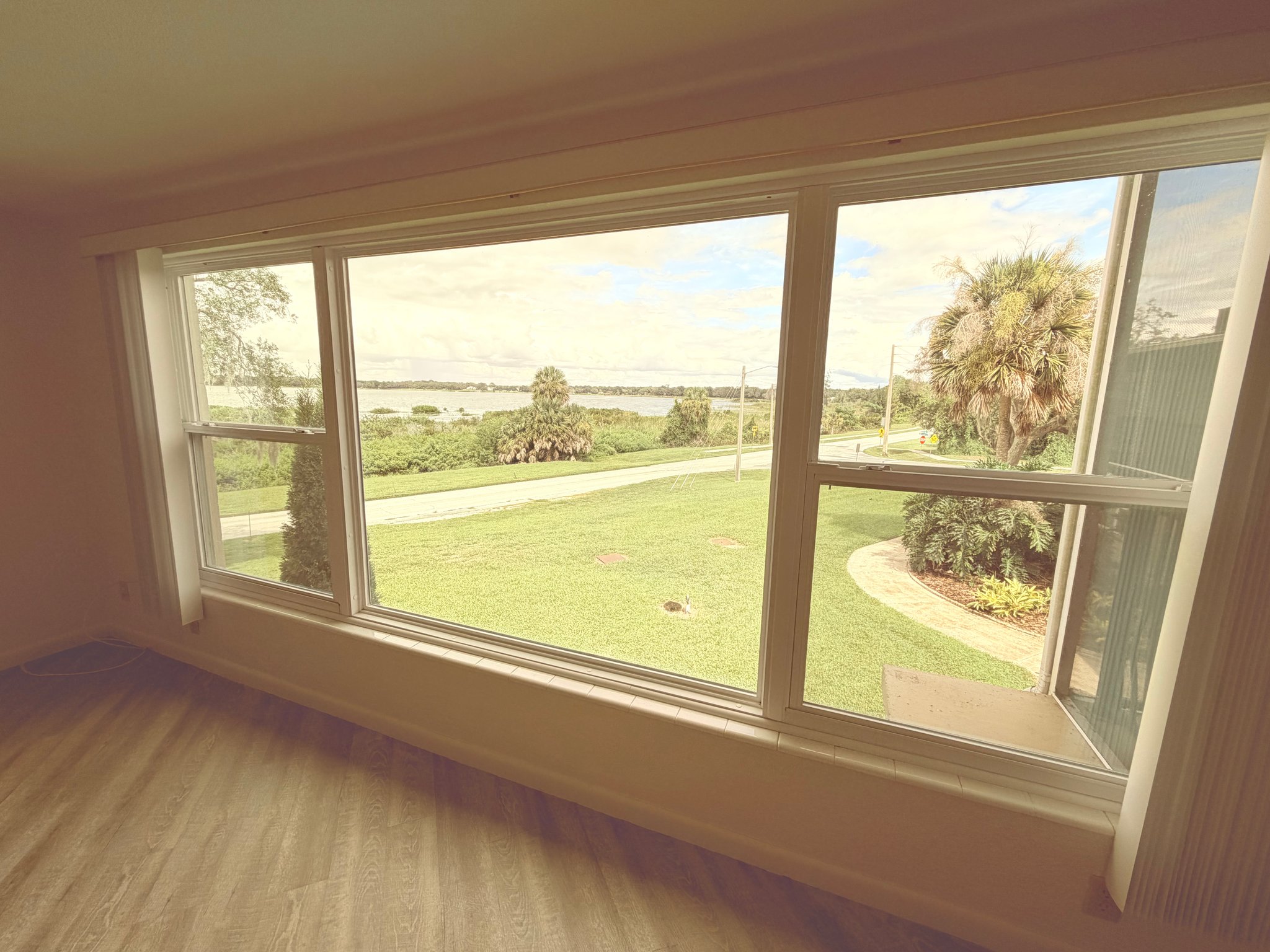 Leesburg Apartment: 8915 Silver Lake Dr