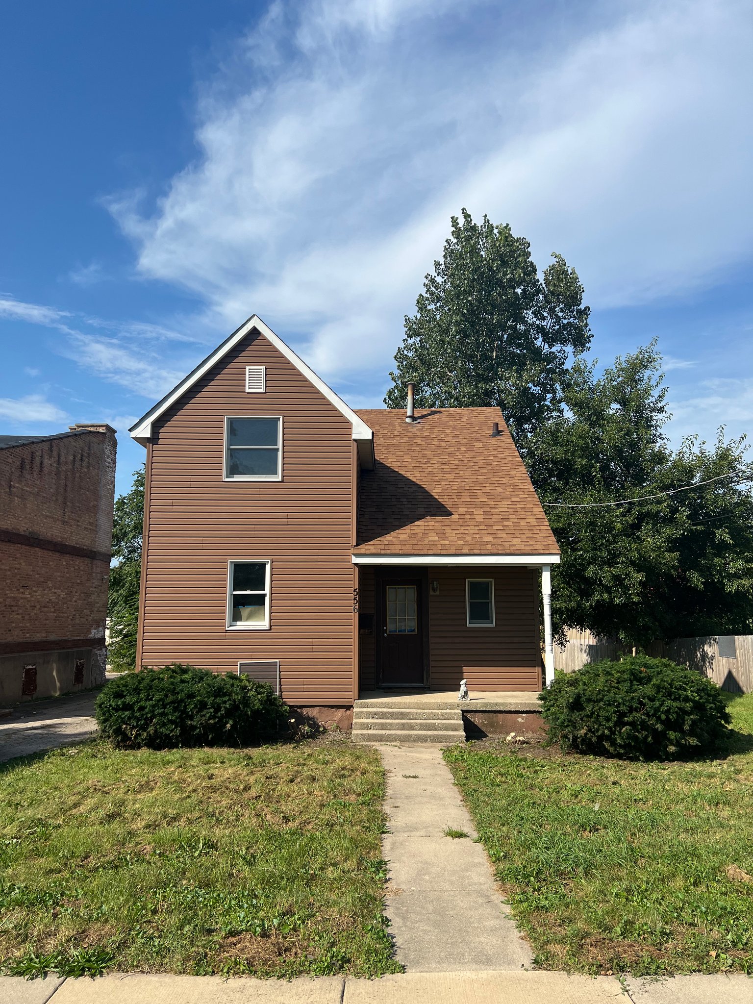 Elgin House: 556 Slade Ave