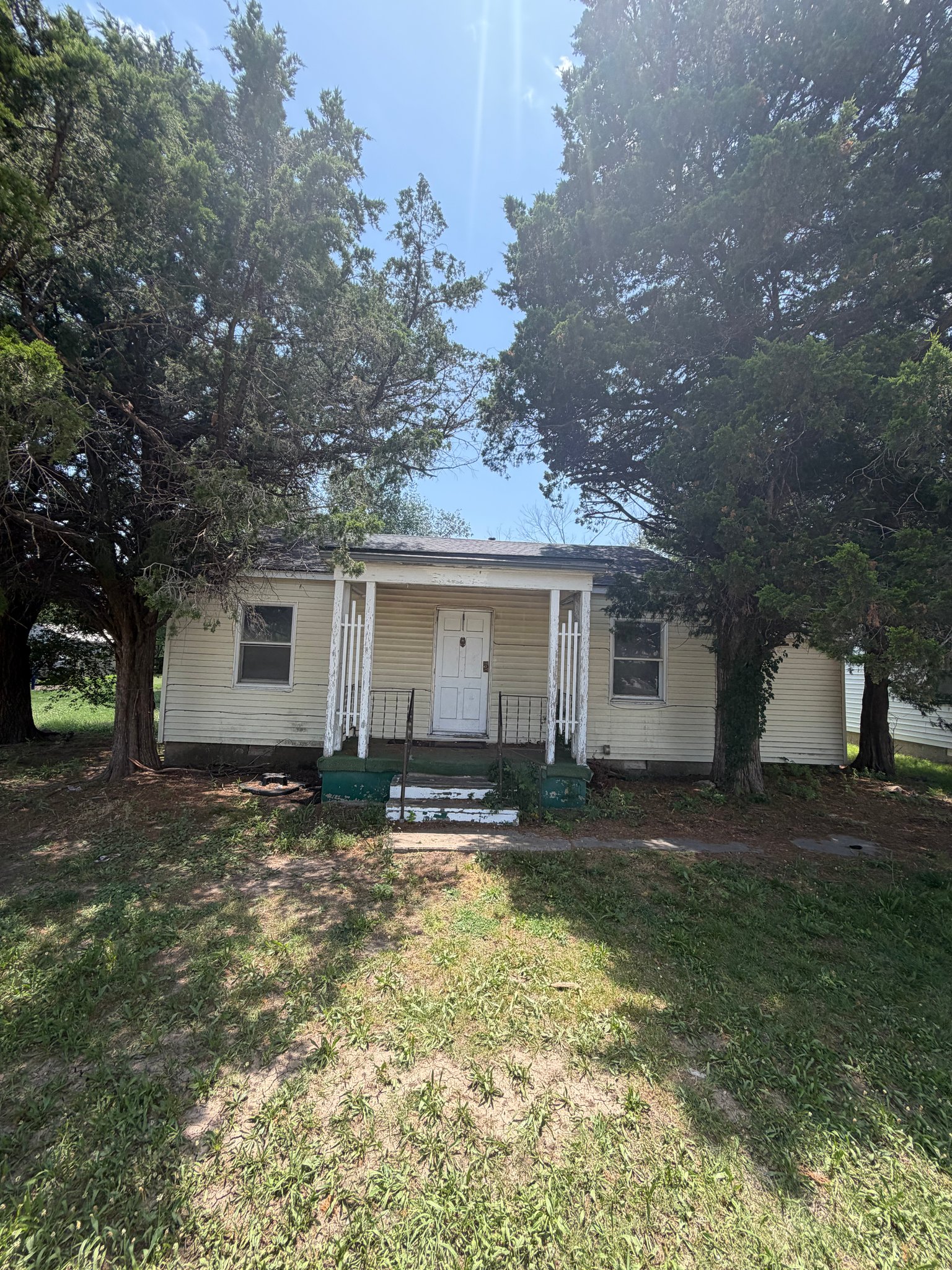 Blackwell House: 815 W Doolin Ave
