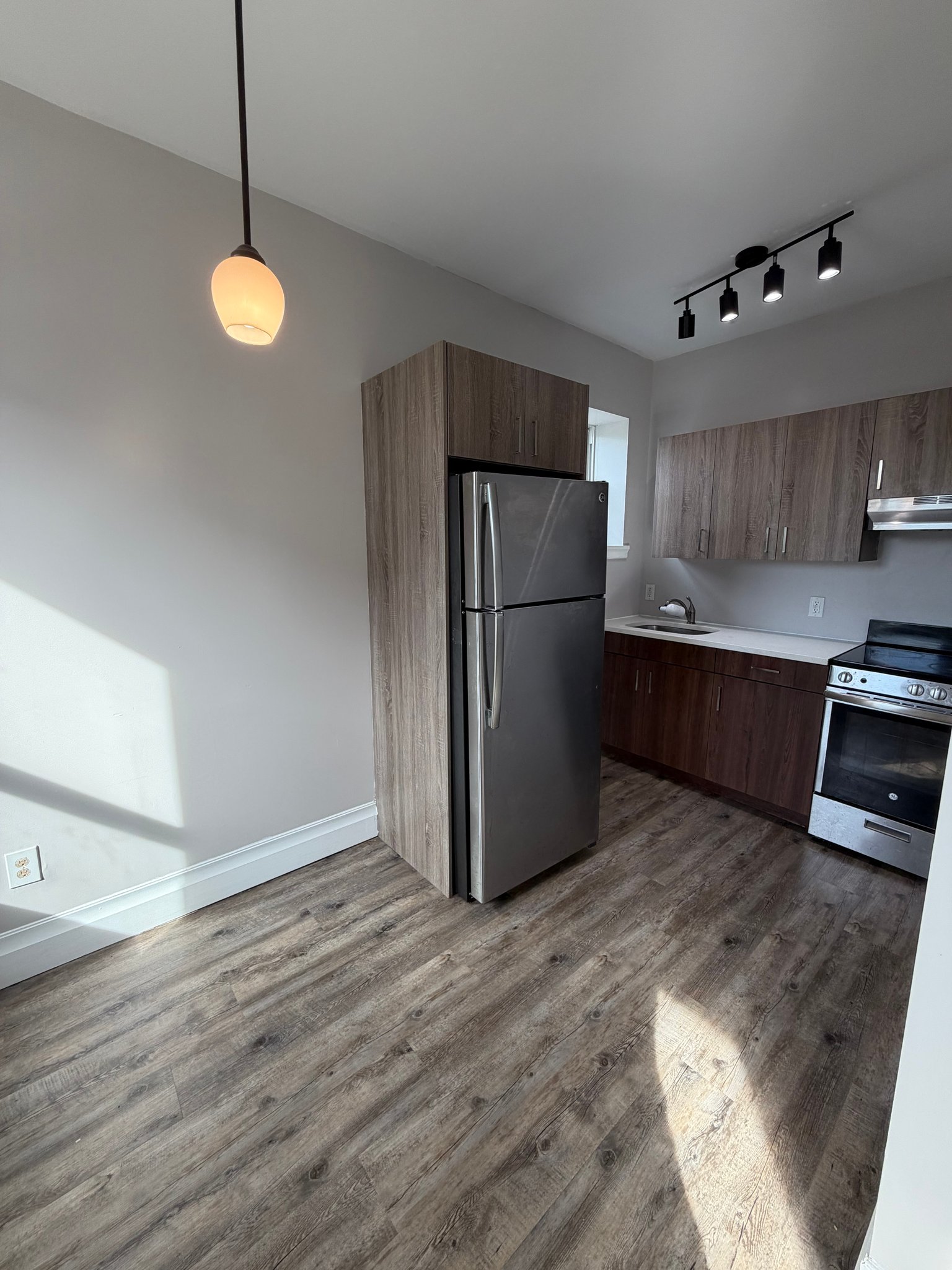 East Orange Apartment: 106 N Grove St