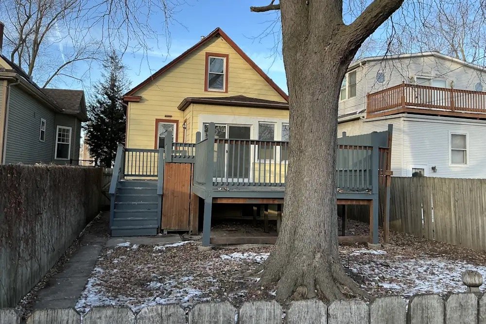 Chicago House: 5647 W Berenice Ave