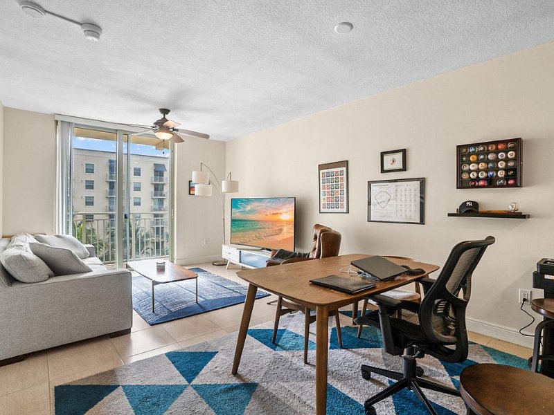 West Palm Beach Apartment: 610 Clematis St