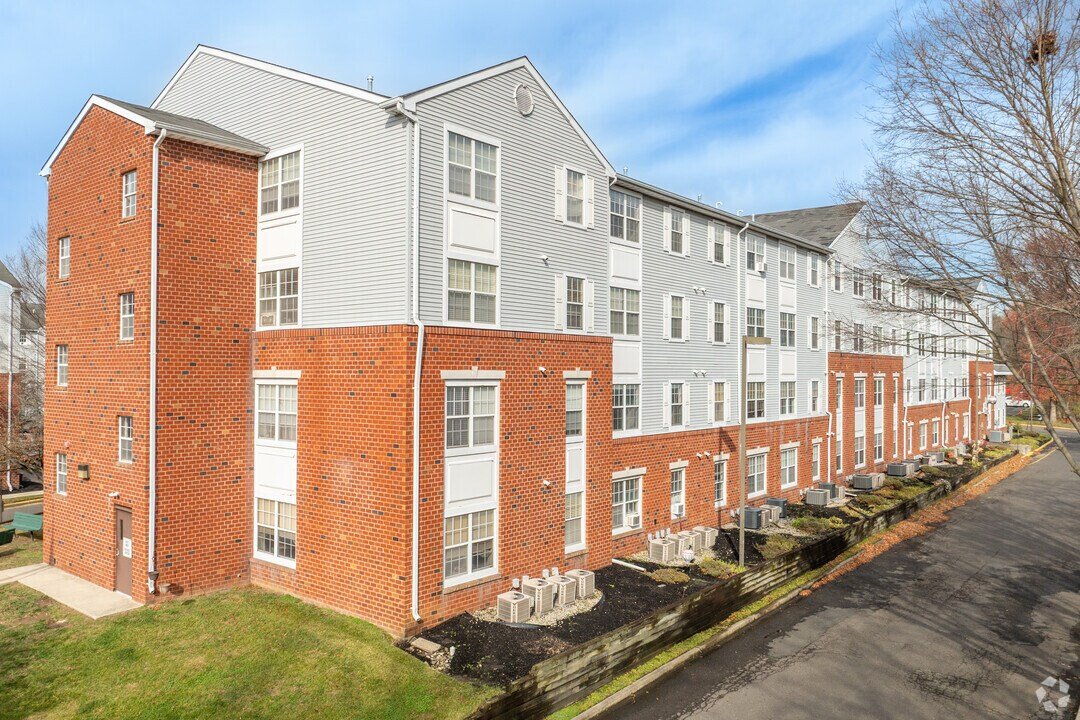 Barrington Apartment: 2101 Reamer Dr