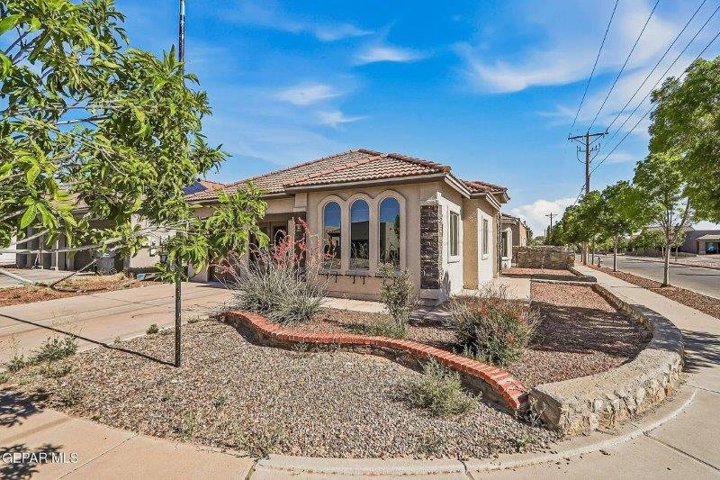 El Paso House: 13470 Everingham St