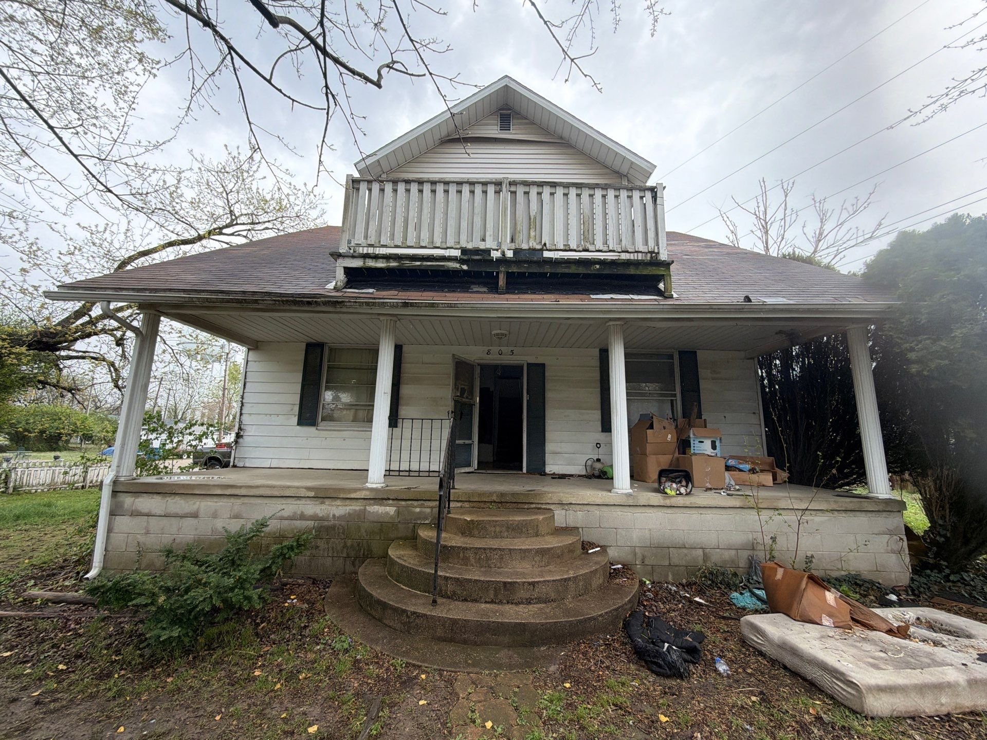 Centralia House: 805 S Hickory St.