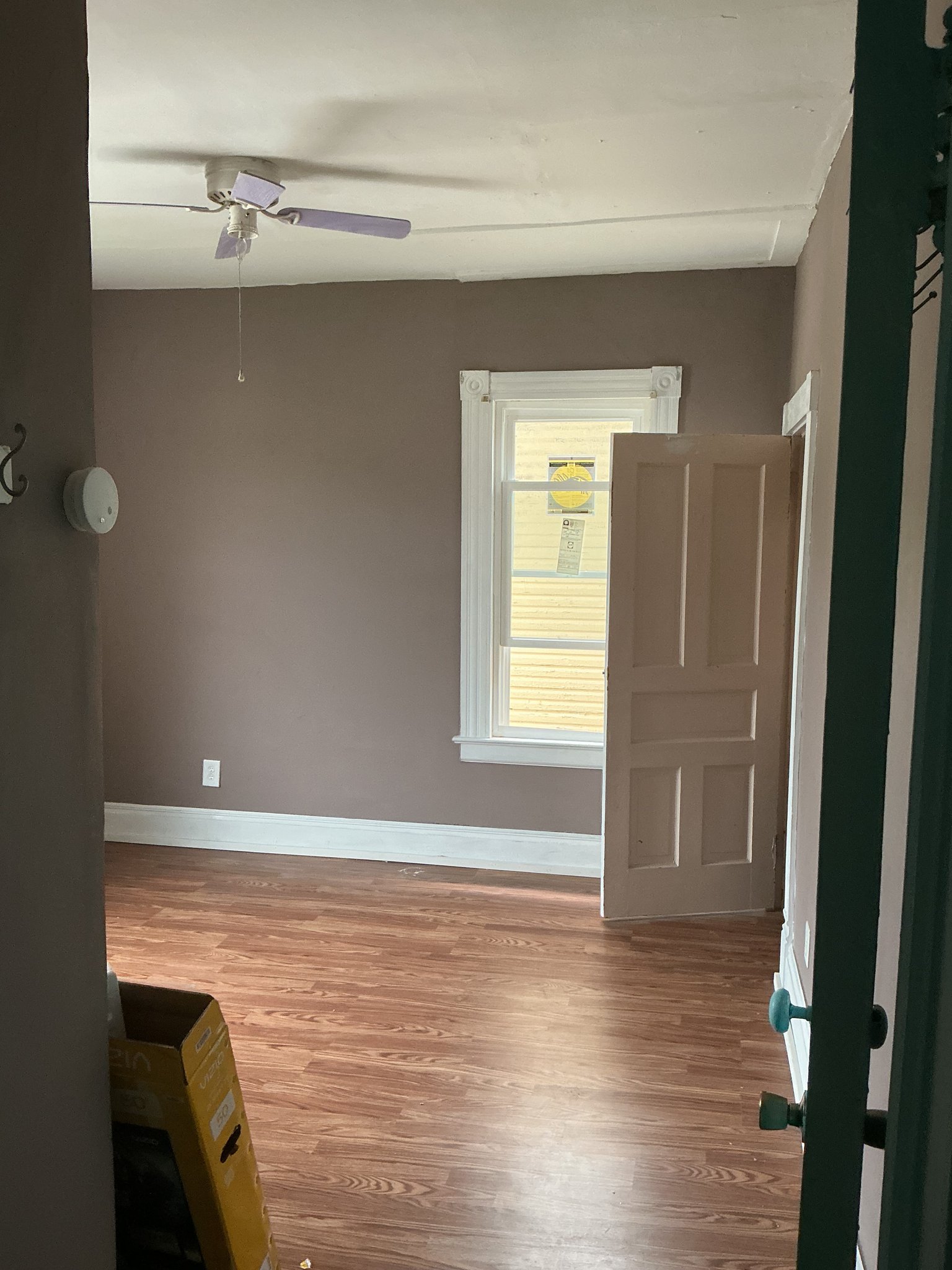 Charleroi Single Room: 3-16 Washington ave