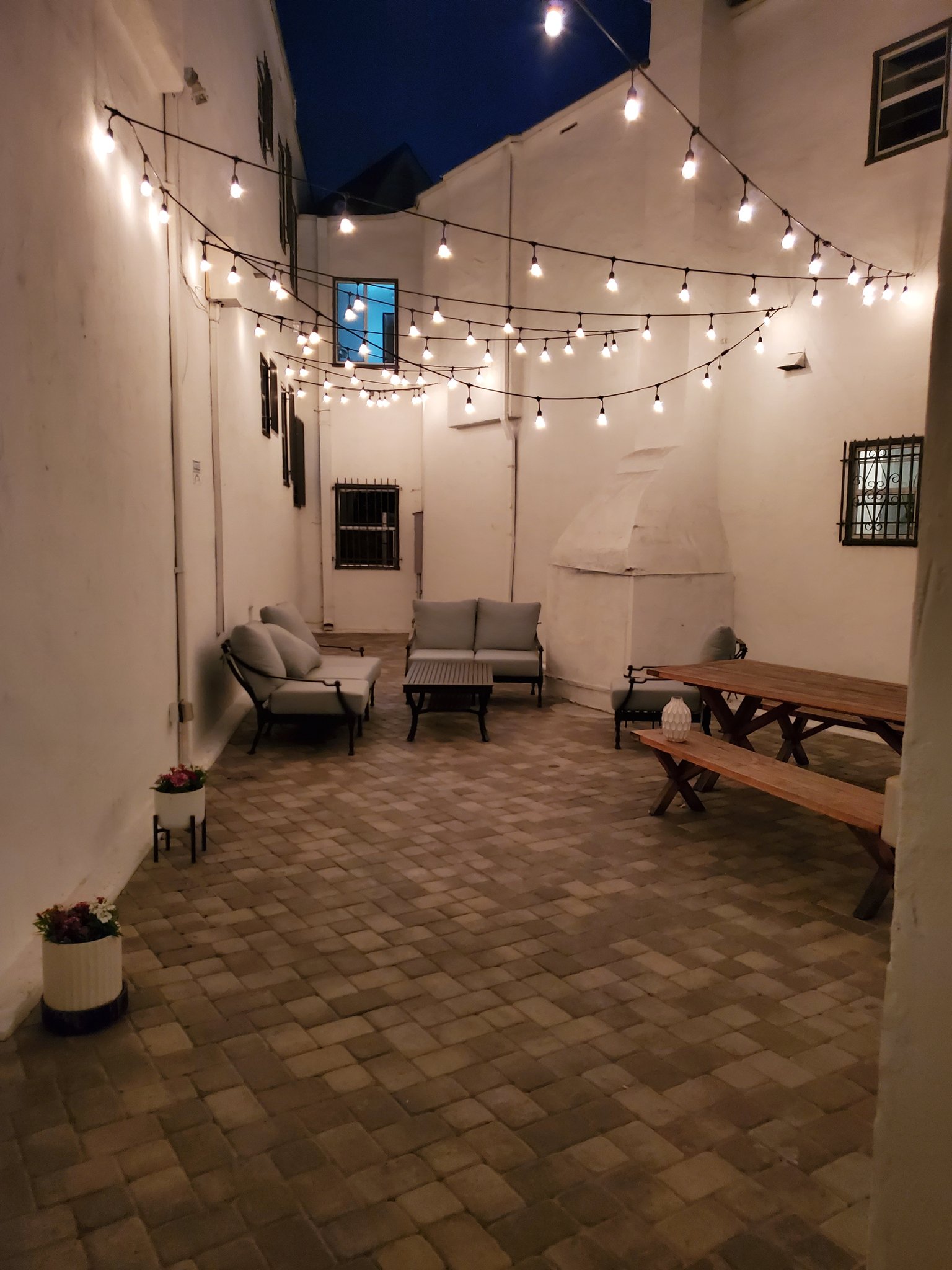 Los angeles Apartment: 844 North Hoover Street