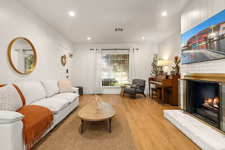 Inglewood Single Room: 11008 1/2 S Mansel Ave