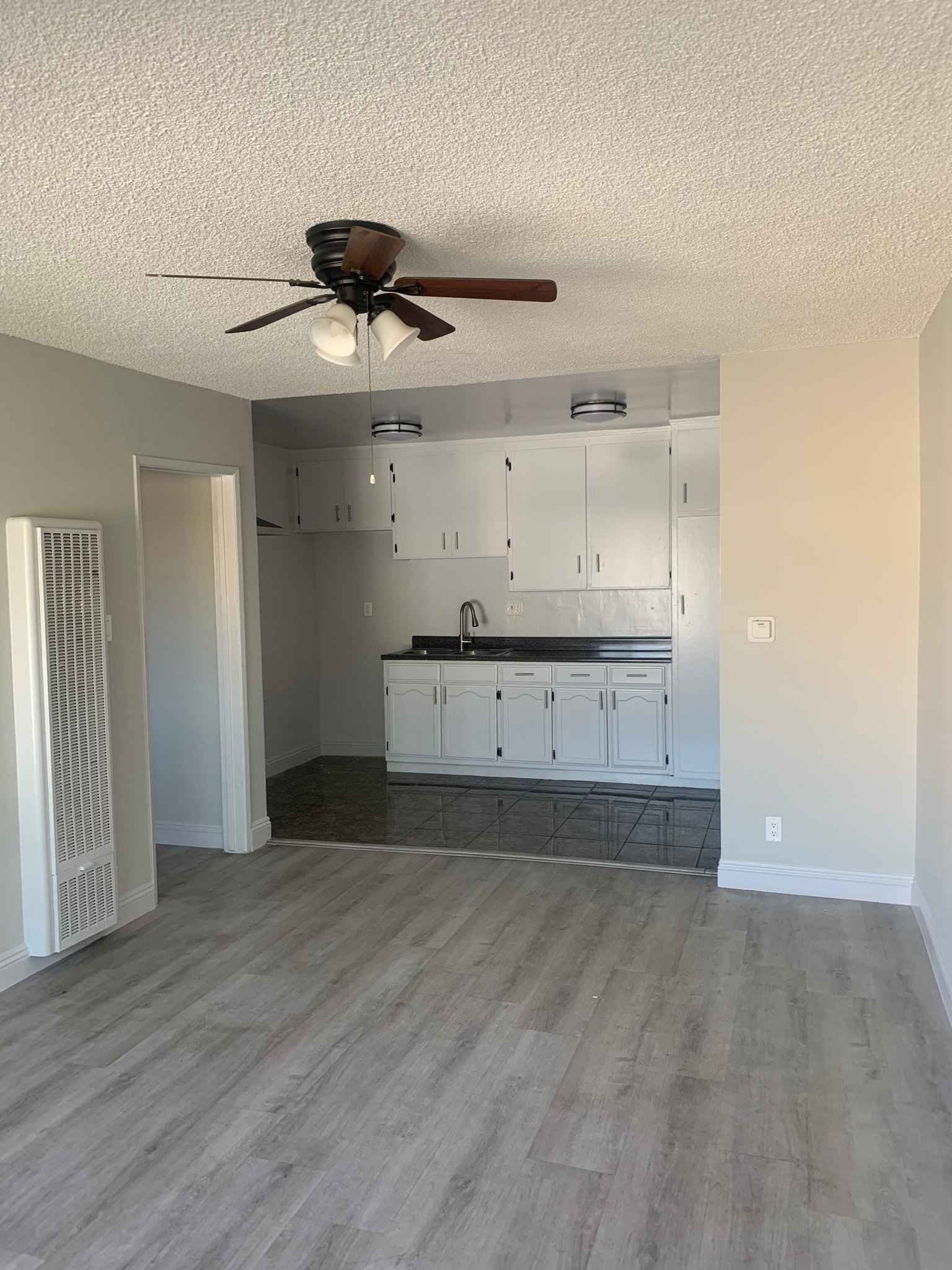 LOS ANGELES Apartment: 3511 w 15th St